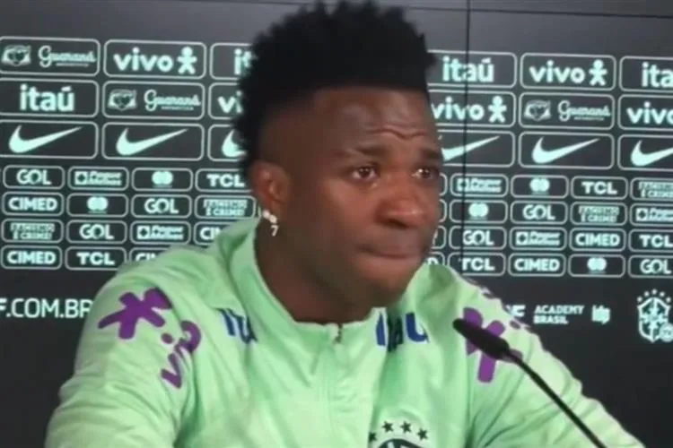 Vini Jr. lamenta racismo sofrido em campo