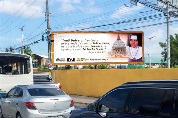 Mídia OOH ganha protagonismo em campanha social que amplia legado de Santa Dulce e mobiliza empresas