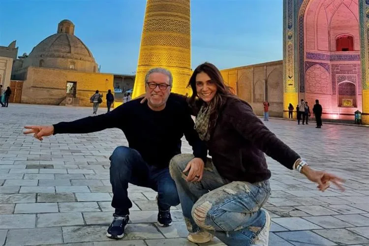Rebecca e Cândido Albuquerque apreciam os encantos do Uzbequistão