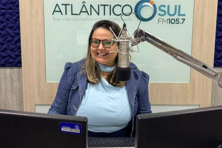 Alice Maia estreia na Atlântico Sul FM