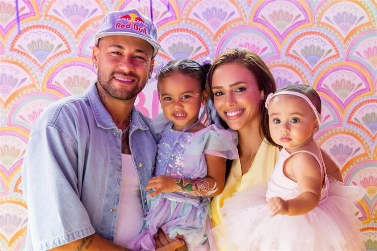 Bruna Biancardi reúne herdeiras de Neymar em animado bloquinho