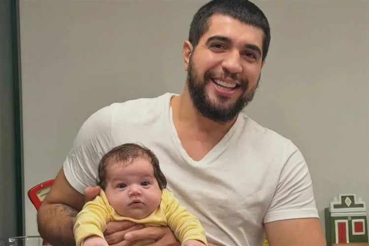 Rafa Kalimann e Nattan compartilham fotos da filha, Zuza, e encantam a web
