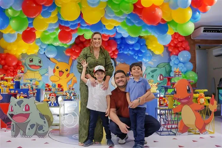 Nathalie Capistrano e Gabriel Sousa Melo festejam os cinco anos do filho, Benjamin