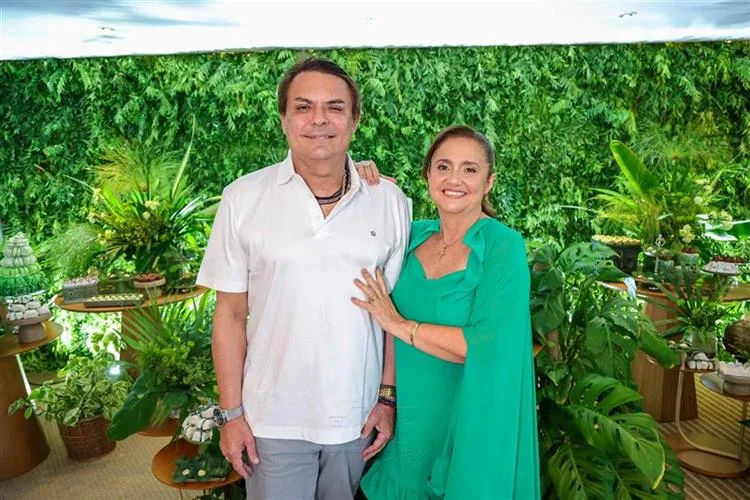 Tarcísio Porto festeja a entrada nas seis décadas com familiares e amigos