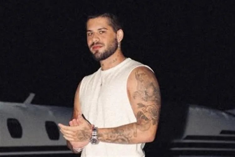 Zé Felipe se pronuncia sobre tatuagem íntima