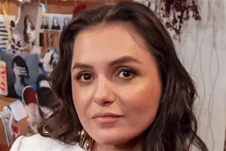 Atriz Monica Iozzi recebe alta após internação