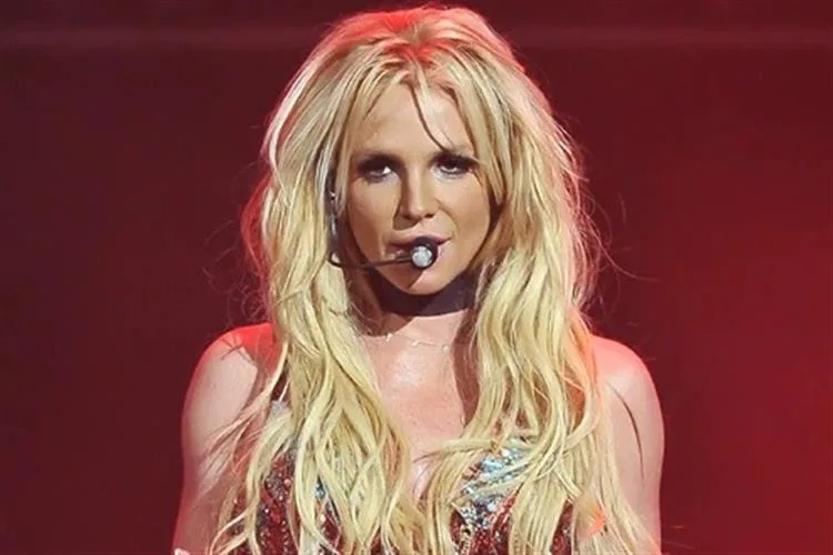 Britney Spears é presa por dirigir bêbada na Califórnia