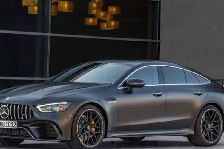 Famosos não abrem mão de carros de luxo