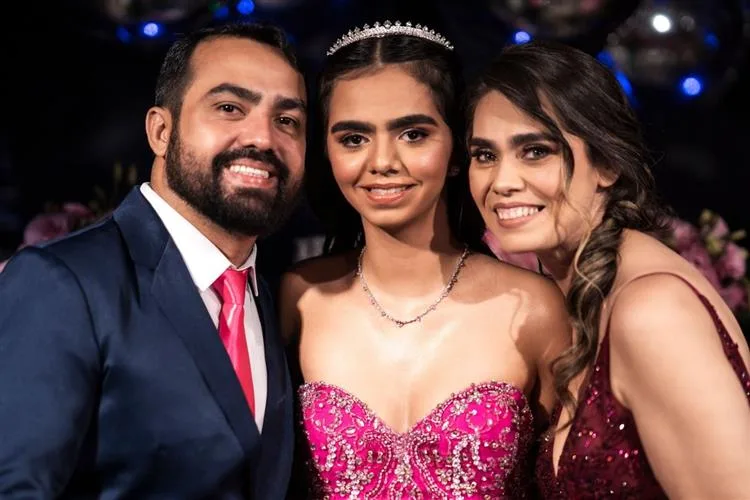Anderson e Dayanne Rabelo celebram os 15 anos da filha, Sophia Rabelo