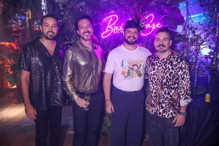 Carlos José Pinheiro celebra b-day em animado baile
