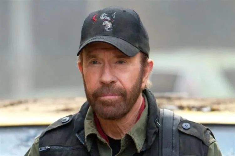 URGENTE: ator Chuck Norris morre aos 86 anos