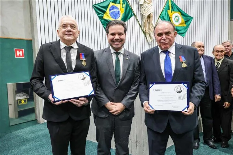 Urubatan Romero e Cristiano Maia são agraciados com a Medalha Edson Queiroz