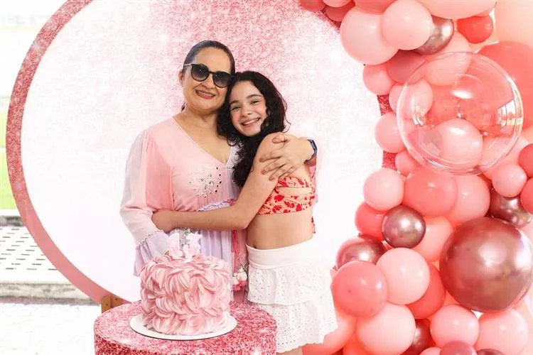 Janille Brasileiro celebra os 13 anos da filha Mariam Valentina