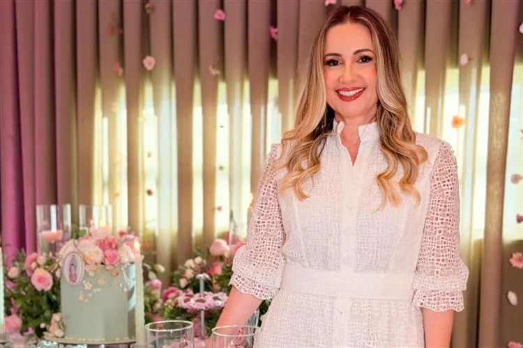Gizelle Magalhães comemora b-day com inspiração em Nossa Senhora de Guadalupe