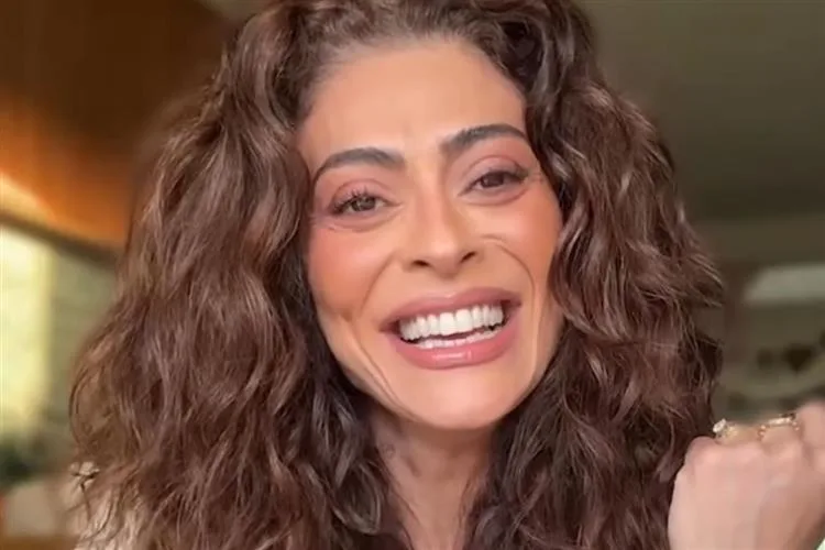 Juliana Paes anuncia saída do posto de rainha de bateria da Viradouro