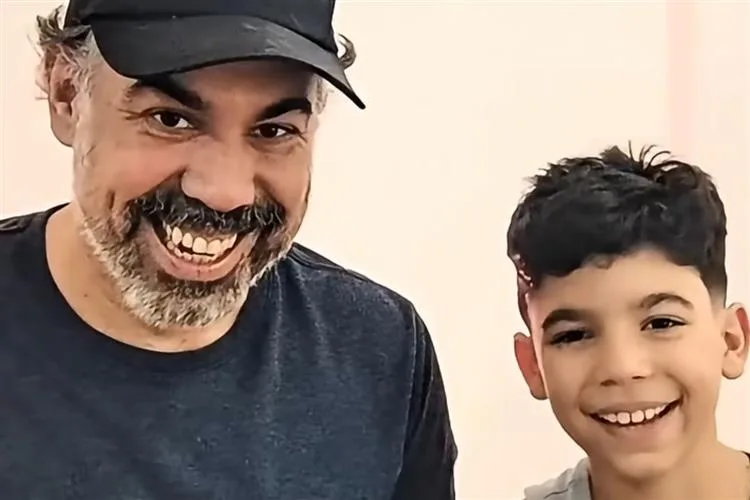 Humorista Vinícius Antunes emociona a web ao homenagear o filho após tragédia no Rio