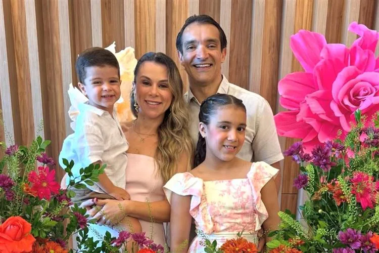 Lívia Correia Melo festeja 4.2 com o melhor dos climas