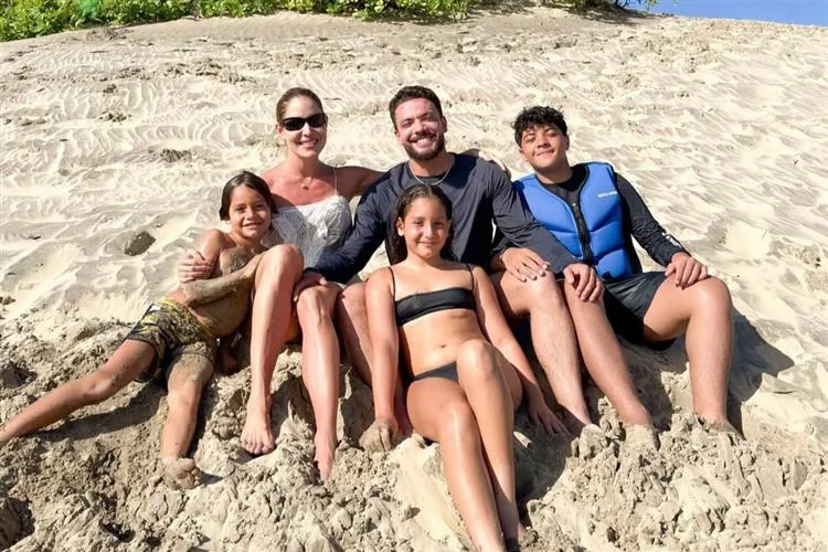 Thyane e Wesley Safadão aproveitam feriado santos com momentos especiais em família