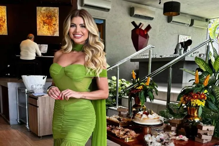 Karla Pinheiro celebra a nova idade com muito frisson