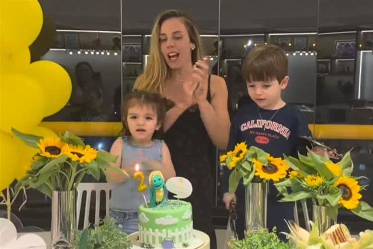 Jade Romero comemora os dois anos da filha Marcela