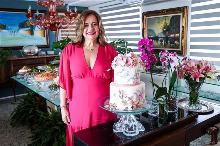 Lia Freire celebra nova idade com almoço intimista