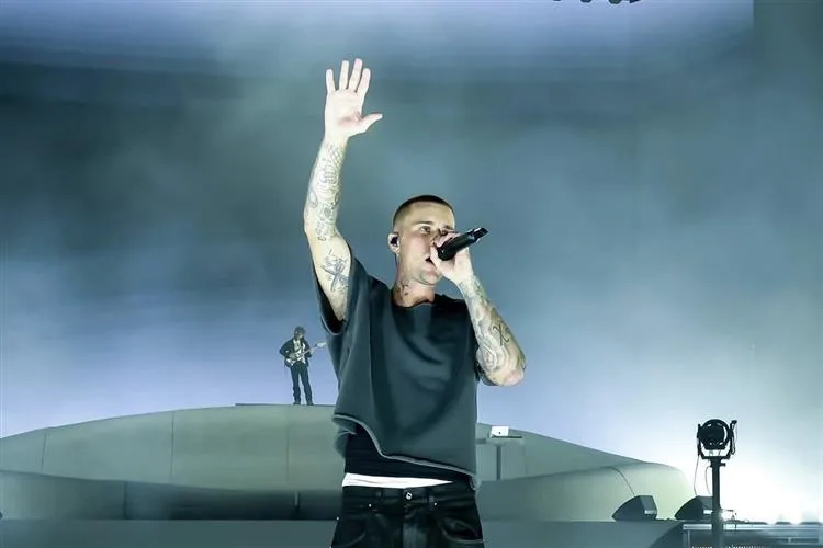 Justin Bieber volta aos holofotes e impulsiona clássico ao Top 3 global do Spotify