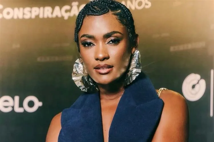 Erika Januza tranquiliza fás após internação no Rio
