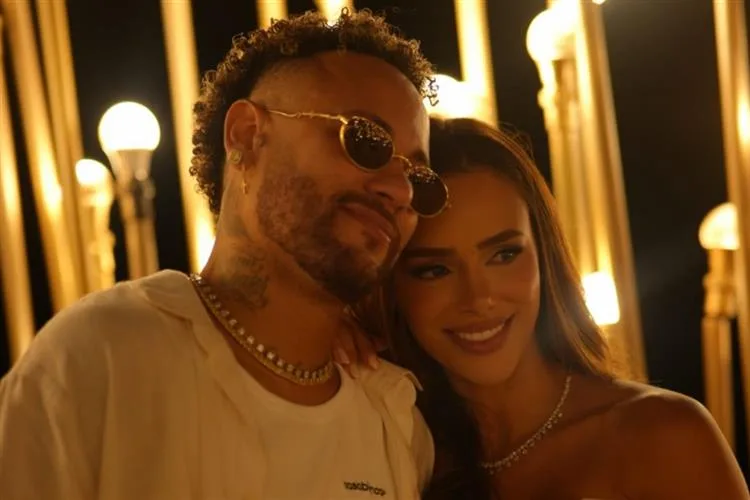 Neymar homenageia Bruna Biancardi em aniversário
