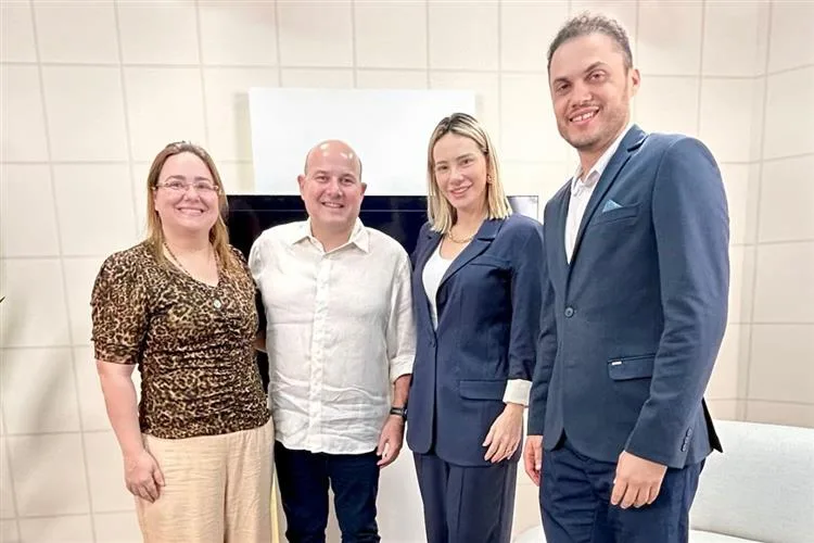 Ex-prefeito Roberto Cláudio participa de gravação no Grupo Cidade