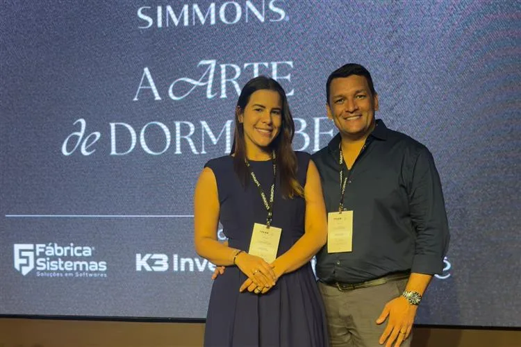 Simmons define estratégias e planos em convenção nacional