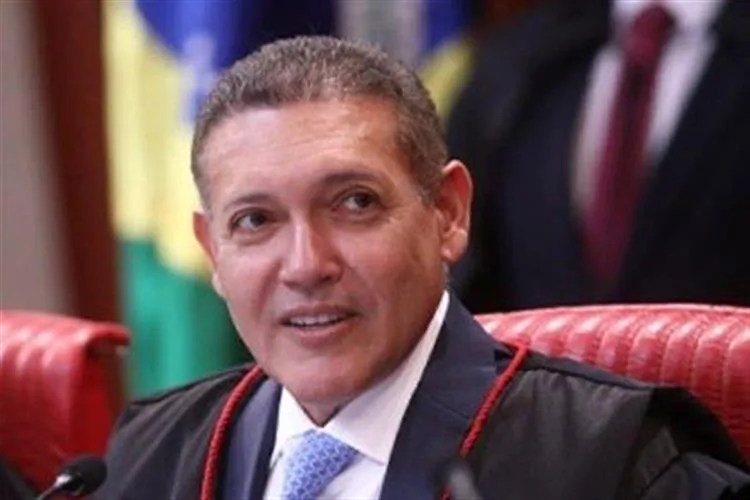 Nunes Marques e André Mendonça são eleitos para o comando do TSE