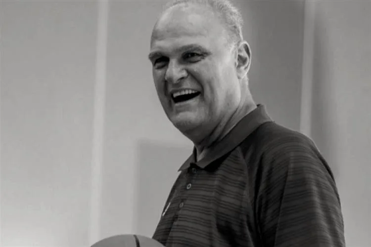 URGENTE: morre Oscar Schmidt, aos 68 anos