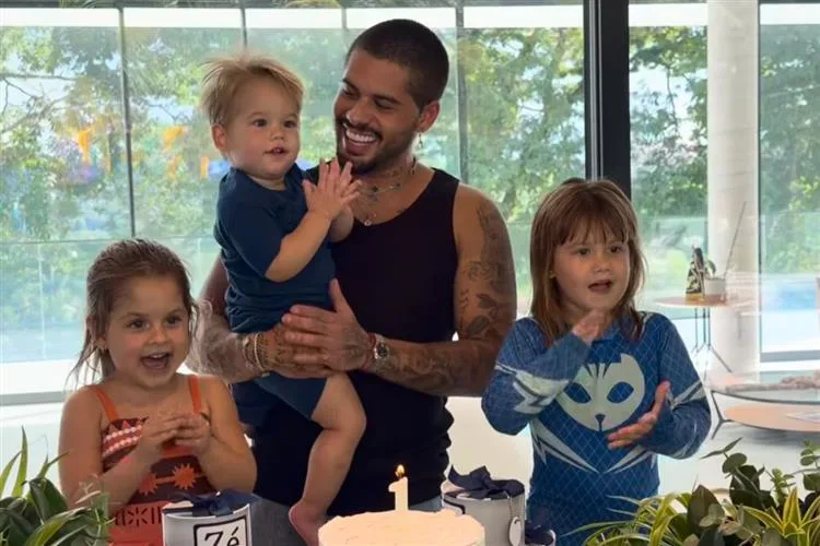 Zé Felipe celebra 28 anos com festa intimista ao lado dos filhos