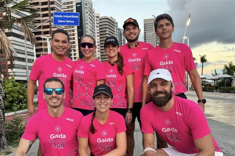 Gaída Beauty reúne amigos para treino na Beira-Mar de Fortaleza
