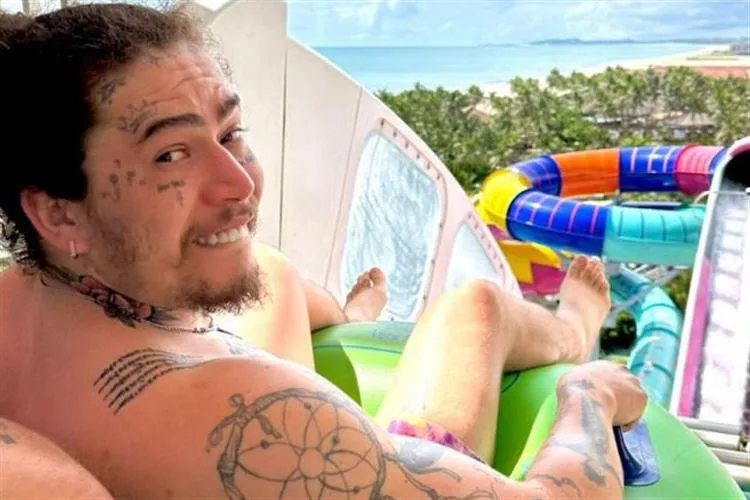Whindersson Nunes aproveita dia de diversão no Beach Park