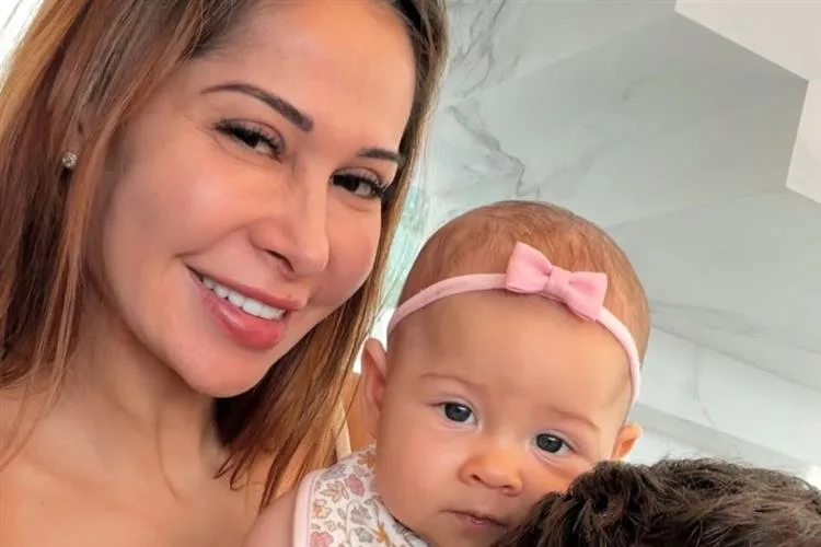 Maíra Cardi pede orações para os seguidores após filha ser internada nos EUA