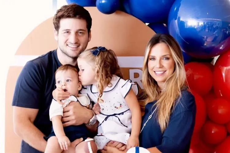 Fernanda Levy e Omar Macêdo festejam o décimo mesversário do Omar Filho