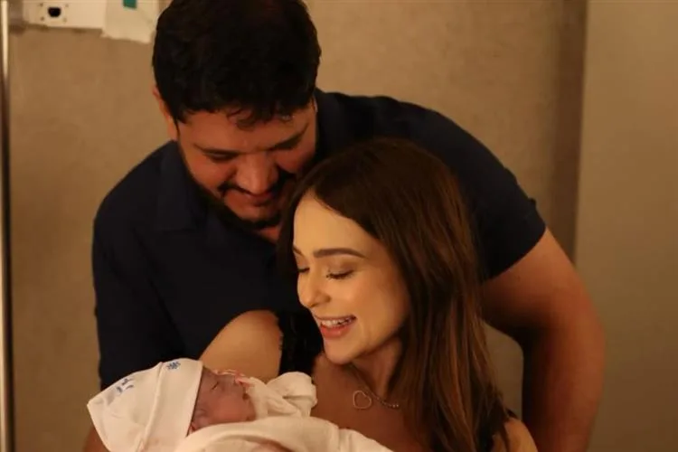 Theo nasce e completa a família de Luiza Gazzineo e Felipe Cabral
