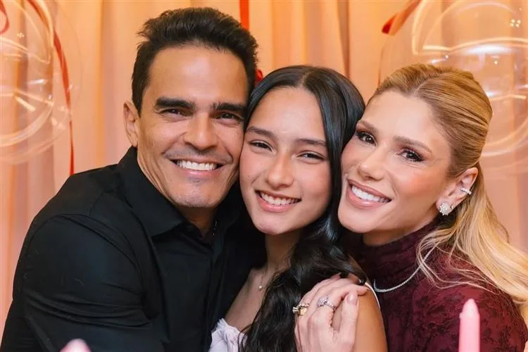 Patrícia Jereissati e Glauco Holanda celebram os 15 anos da filha Melina