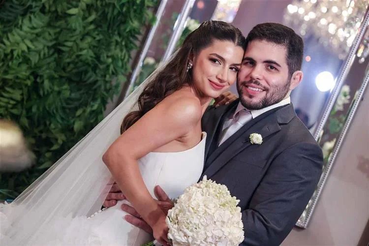 Requinte e emoção marcam o enlace de Mariana Coling e Pedro Marconi no Palatium Buffet