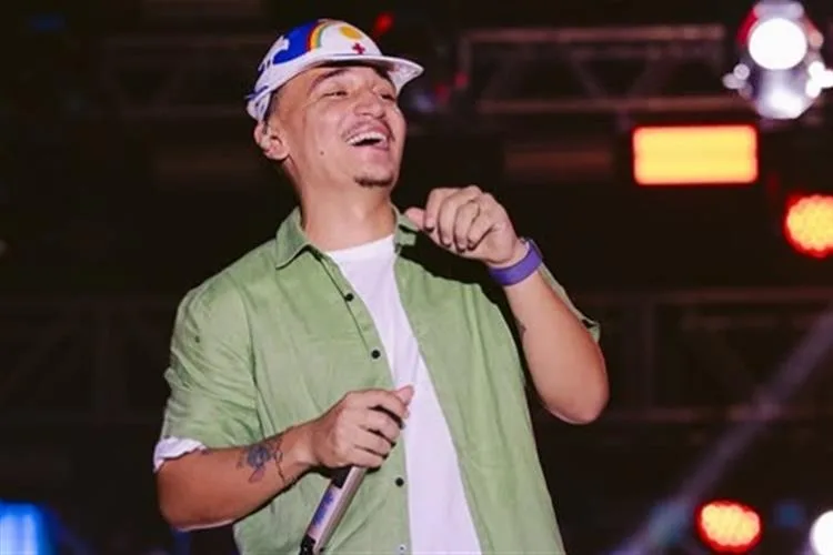 João Gomes causa frisson ao anunciar festa junina gratuita