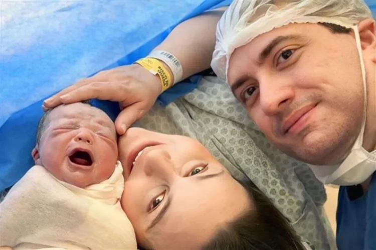 Nasce Olívia para a plena felicidade de Karla Benevides e Victor Rocha