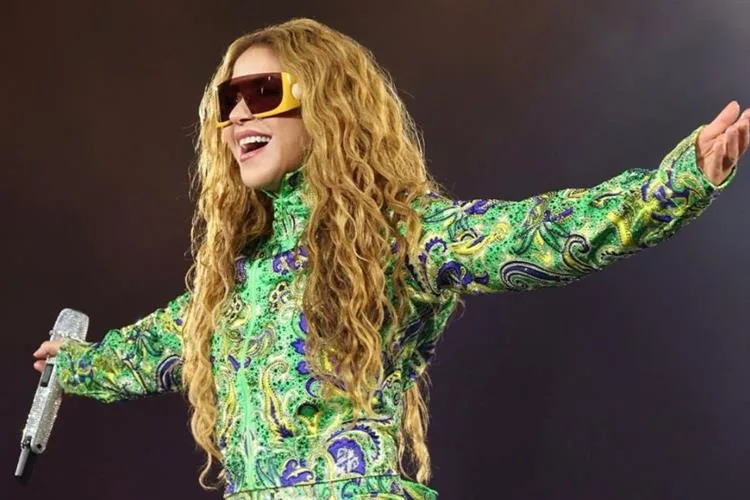 Shakira lança prévia de música para a Copa do Mundo com dança no Maracanã