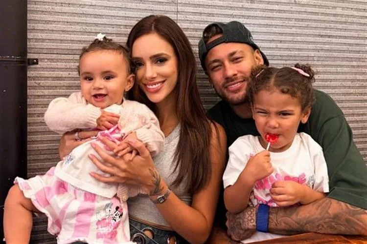 Neymar emociona Bruna Biancardi com declaração no Dia das Mães: “Foi a mulher que eu pedi a Deus”