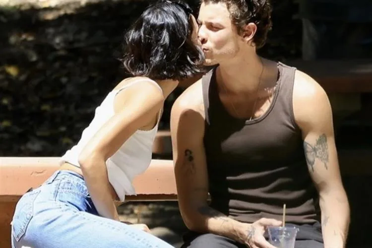 Bruna Marquezine e Shawn Mendes surgem aos beijos após acidente doméstico do cantor
