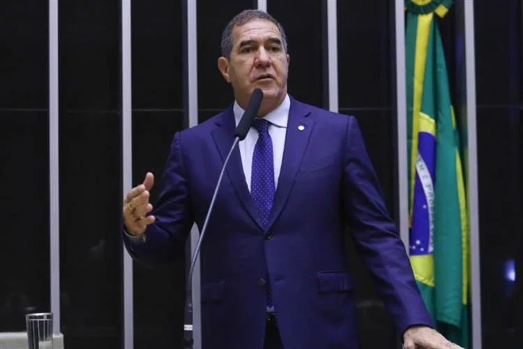 Luiz Gastão defende fim da escala 6x1