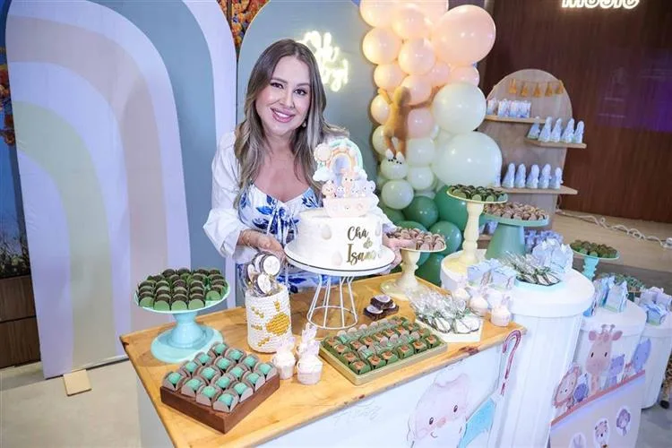 Patrícia Leitte reúne as amigas para Chá de Fraldas repleto de orações