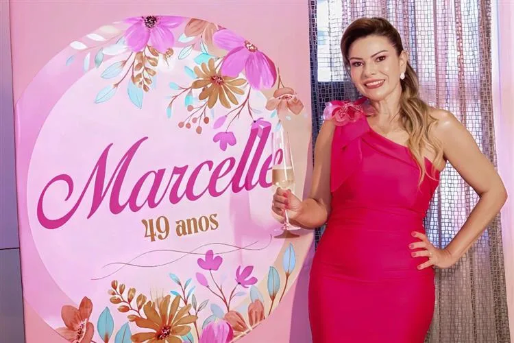 Marcelle Façanha Carneiro celebra 49 anos com muito alto-astral no Alphaville Fortaleza