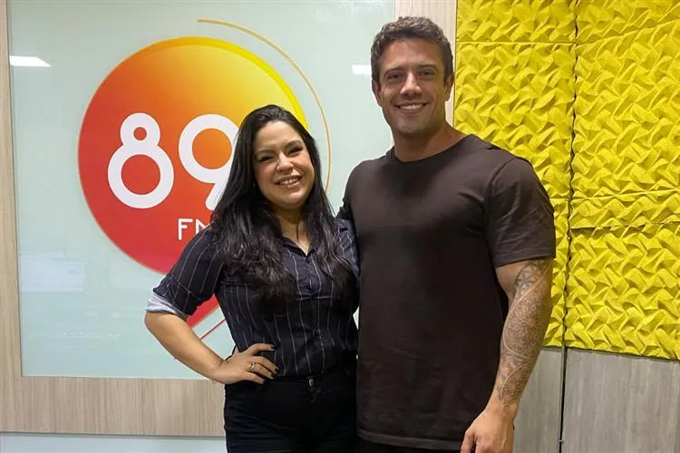 Ator Rafael Cardoso divulga novo filme no Grupo Cidade