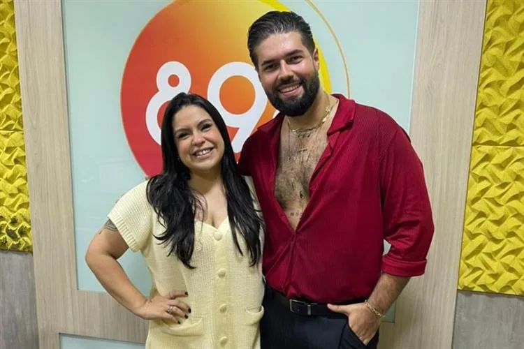Cantor Dizzon canta seus sucessos na TV Cidade